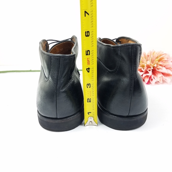 Allen Edmonds Stewart leather chukka Style shoes - Picture 2 of 8